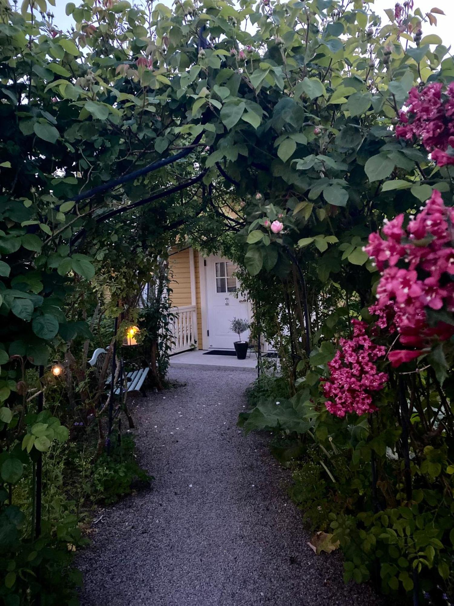 Villa Sol B&B And Hostel Боргхольм Экстерьер фото
